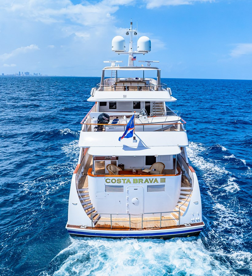 https://arconyachts.ams3.digitaloceanspaces.com/64017/conversions/large_4565334-optimize.jpg