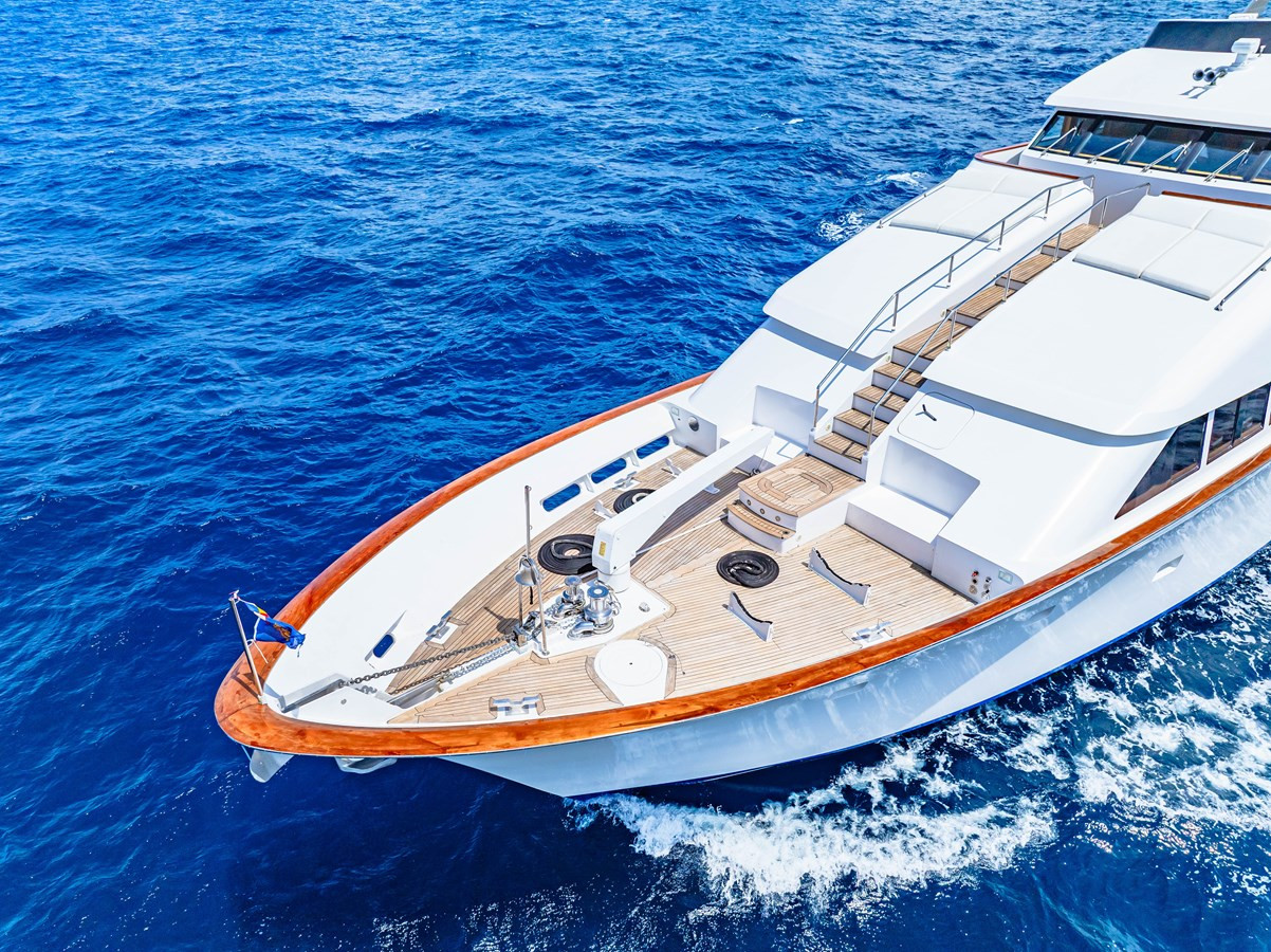 https://arconyachts.ams3.digitaloceanspaces.com/64034/conversions/large_4565339-optimize.jpg