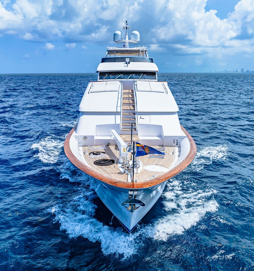 https://arconyachts.ams3.digitaloceanspaces.com/64037/conversions/large_4565340-optimize.jpg