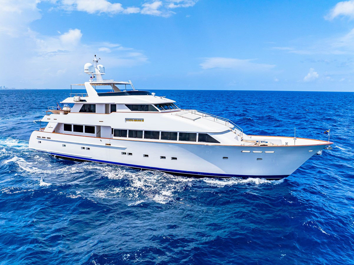 https://arconyachts.ams3.digitaloceanspaces.com/64047/conversions/large_4565343-optimize.jpg