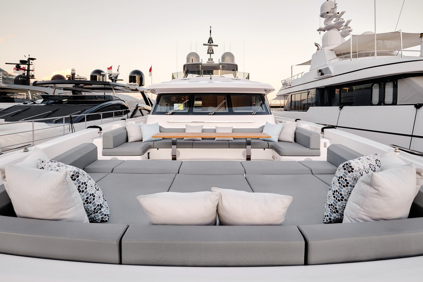 https://arconyachts.ams3.digitaloceanspaces.com/64048/conversions/large_4562162-optimize.jpg