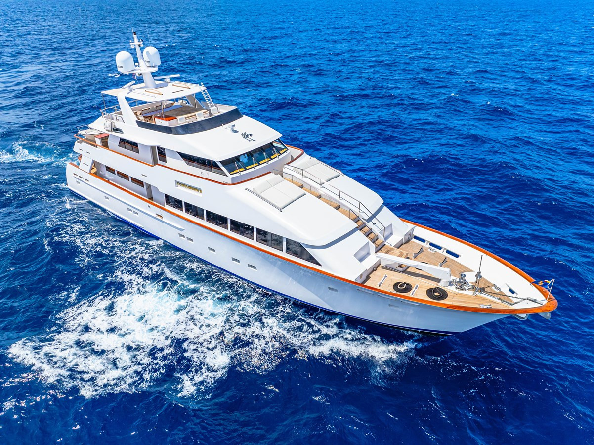https://arconyachts.ams3.digitaloceanspaces.com/64050/conversions/large_4565344-optimize.jpg