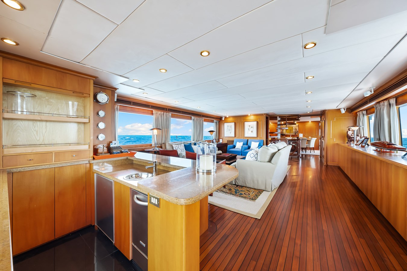 https://arconyachts.ams3.digitaloceanspaces.com/64113/conversions/large_4565364-optimize.jpg