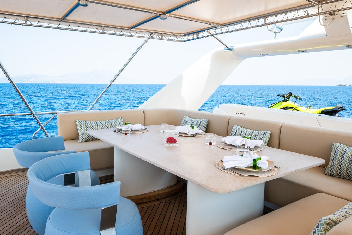 https://arconyachts.ams3.digitaloceanspaces.com/64149/conversions/large_4696020-optimize.jpg