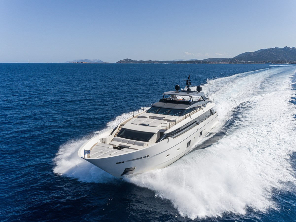 https://arconyachts.ams3.digitaloceanspaces.com/64193/conversions/large_4146812-optimize.jpg