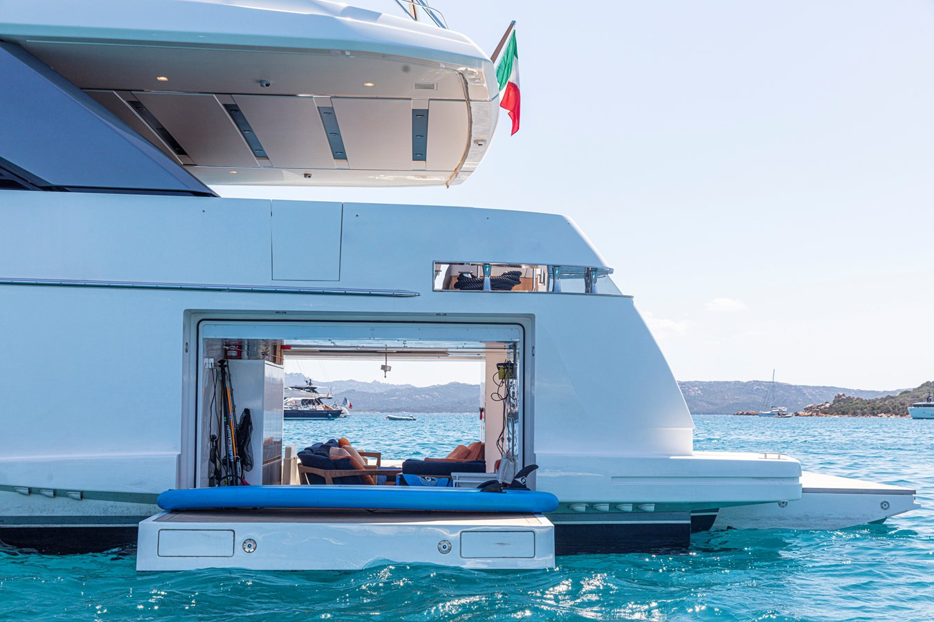 https://arconyachts.ams3.digitaloceanspaces.com/64208/conversions/large_4146742-optimize.jpg