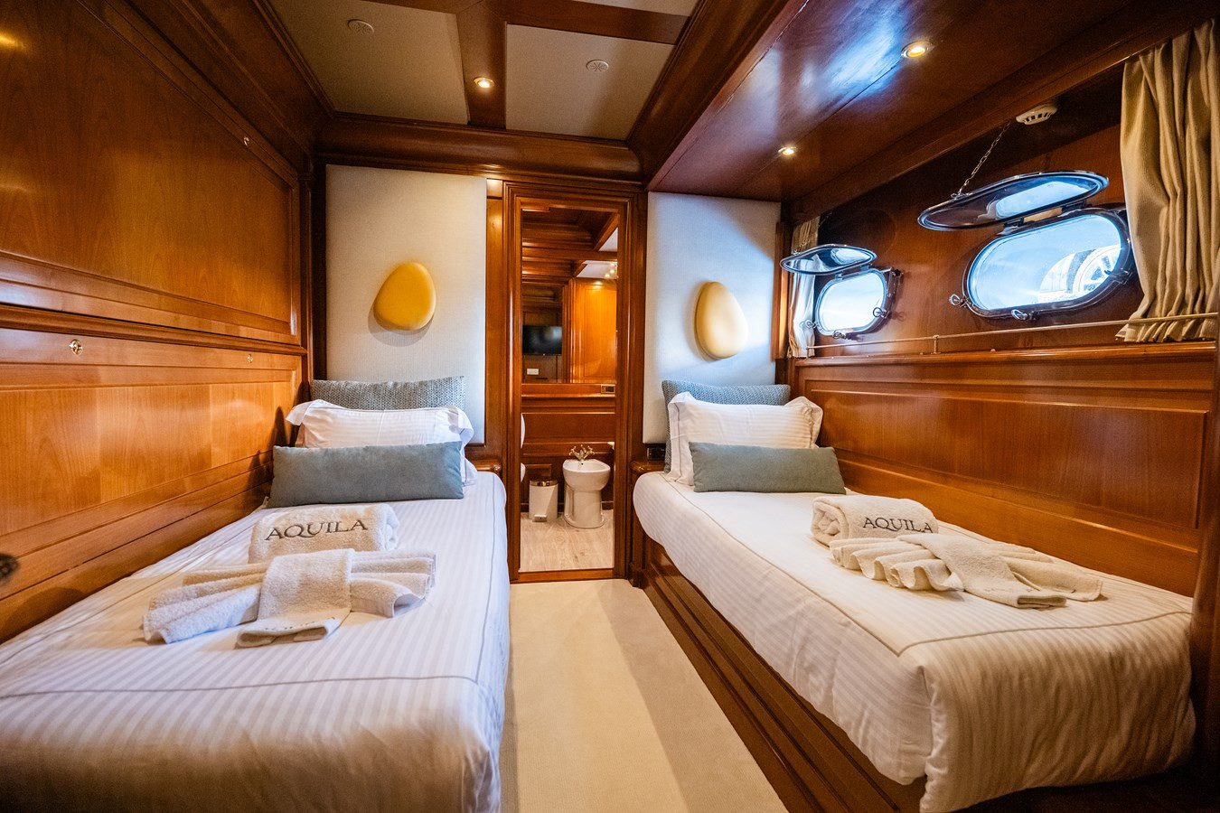 https://arconyachts.ams3.digitaloceanspaces.com/64228/conversions/large_4696068-optimize.jpg
