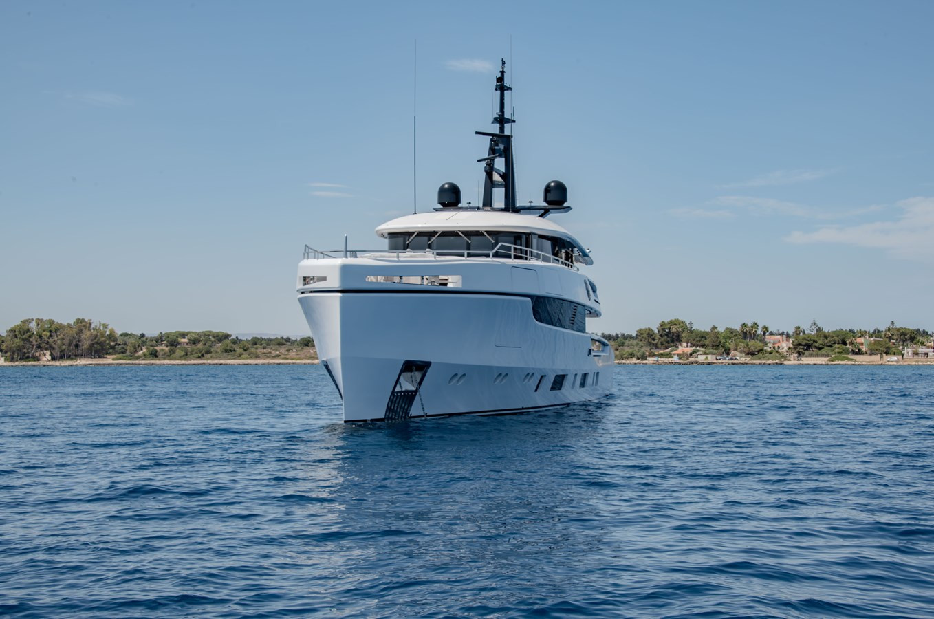 https://arconyachts.ams3.digitaloceanspaces.com/64245/conversions/large_4280779-optimize.jpg