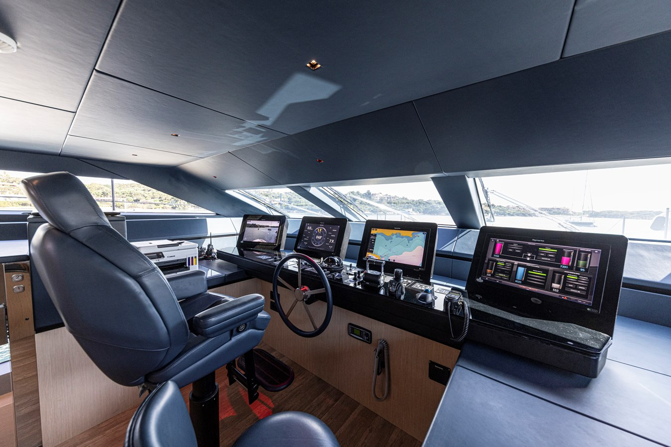 https://arconyachts.ams3.digitaloceanspaces.com/64306/conversions/large_4146781-optimize.jpg