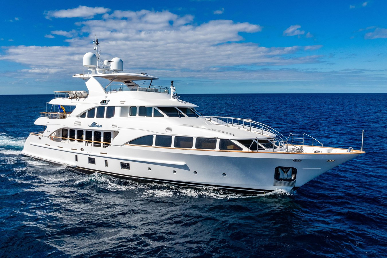 https://arconyachts.ams3.digitaloceanspaces.com/64330/conversions/large_4774955-optimize.jpg