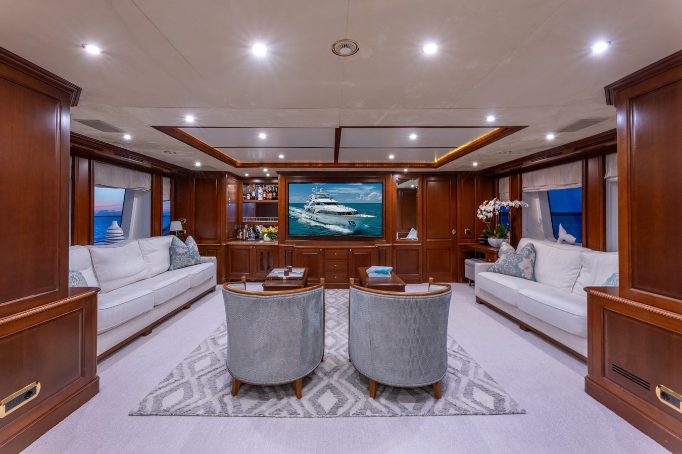 https://arconyachts.ams3.digitaloceanspaces.com/64343/conversions/large_4246085-optimize.jpg
