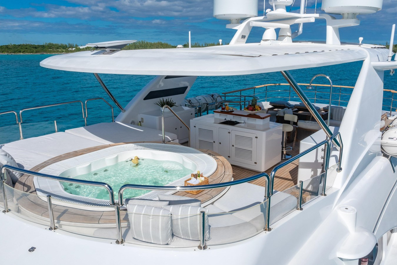 https://arconyachts.ams3.digitaloceanspaces.com/64350/conversions/large_4774961-optimize.jpg