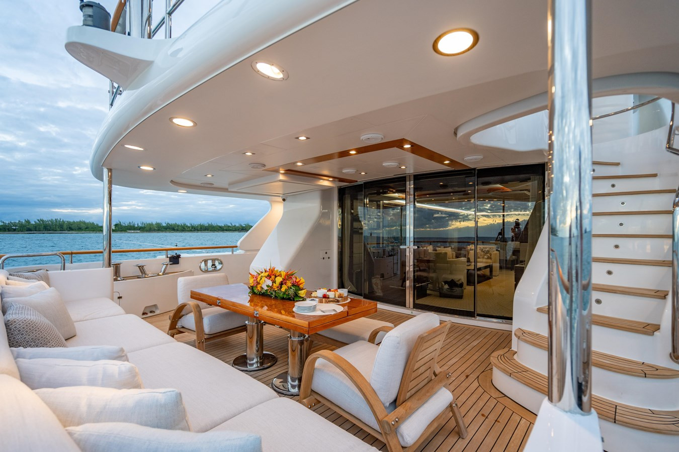 https://arconyachts.ams3.digitaloceanspaces.com/64374/conversions/large_4774969-optimize.jpg