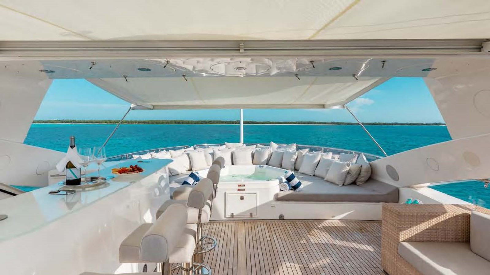https://arconyachts.ams3.digitaloceanspaces.com/64410/conversions/large_4584135-optimize.jpg