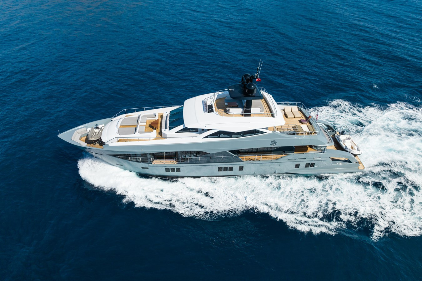 https://arconyachts.ams3.digitaloceanspaces.com/64440/conversions/large_4006138-optimize.jpg