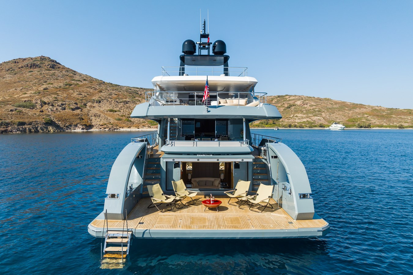 https://arconyachts.ams3.digitaloceanspaces.com/64462/conversions/large_4006151-optimize.jpg