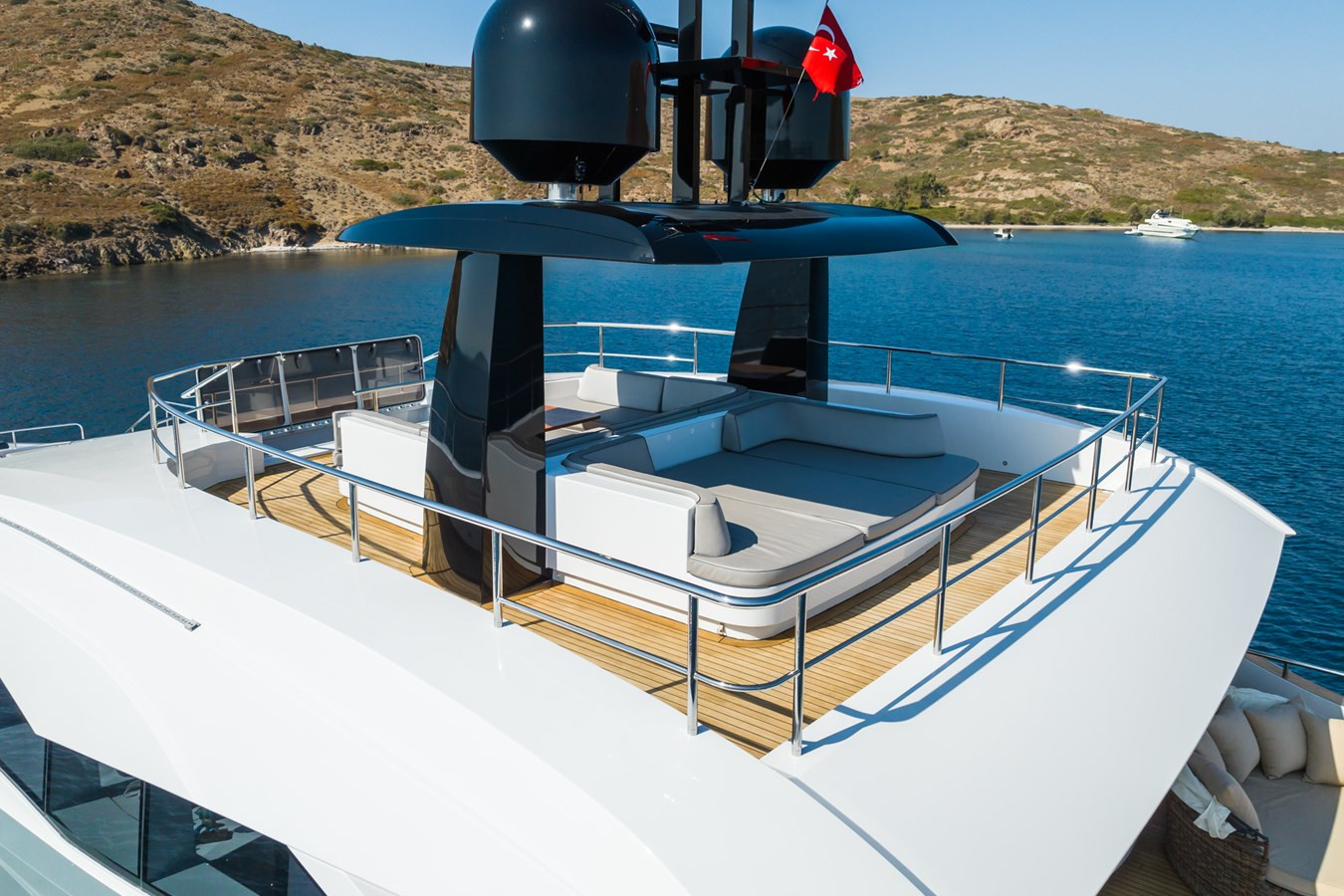 https://arconyachts.ams3.digitaloceanspaces.com/64489/conversions/large_4006163-optimize.jpg