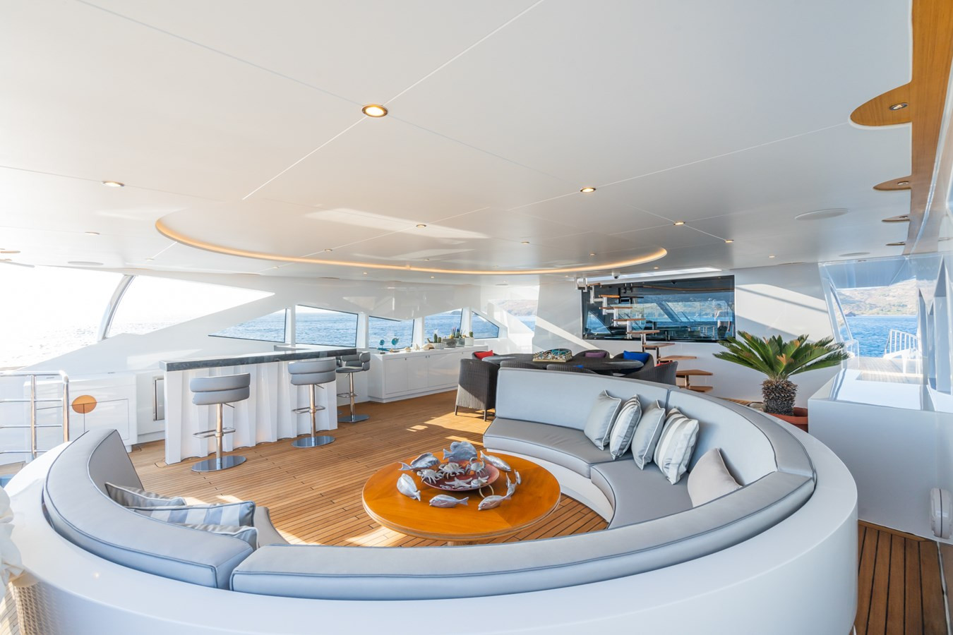 https://arconyachts.ams3.digitaloceanspaces.com/64505/conversions/large_4006183-optimize.jpg