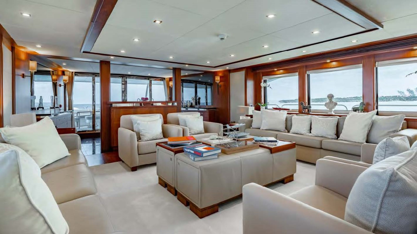 https://arconyachts.ams3.digitaloceanspaces.com/64506/conversions/large_4584176-optimize.jpg