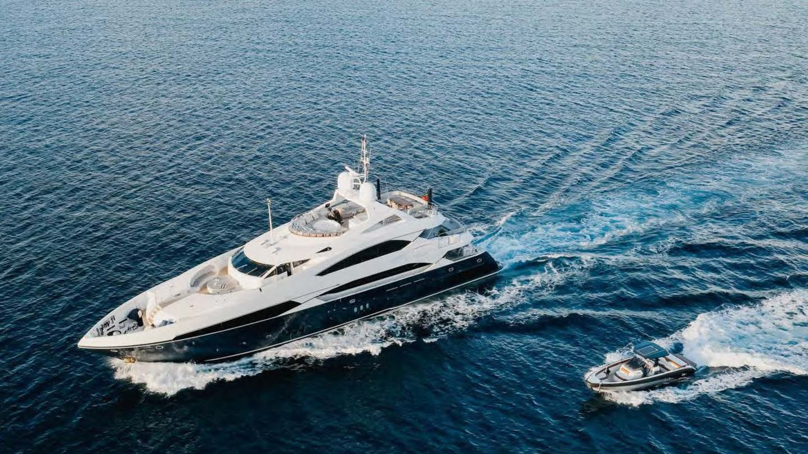 https://arconyachts.ams3.digitaloceanspaces.com/64516/conversions/large_4584179-optimize.jpg