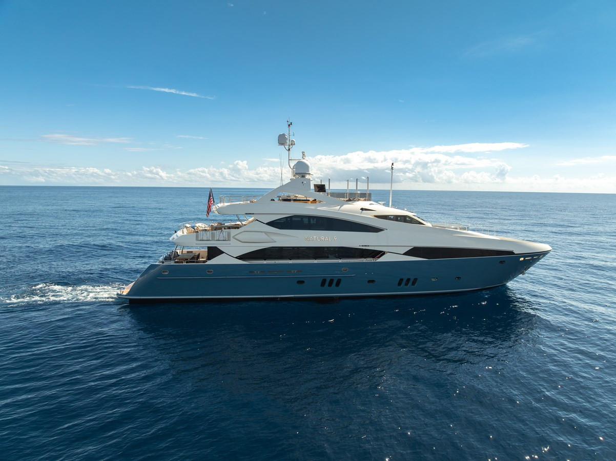https://arconyachts.ams3.digitaloceanspaces.com/64526/conversions/large_4761925-optimize.jpg