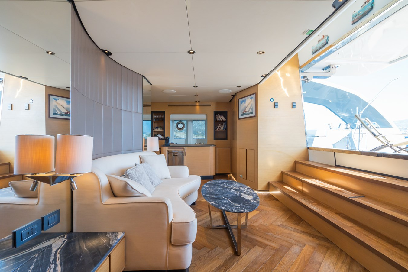https://arconyachts.ams3.digitaloceanspaces.com/64533/conversions/large_4006188-optimize.jpg