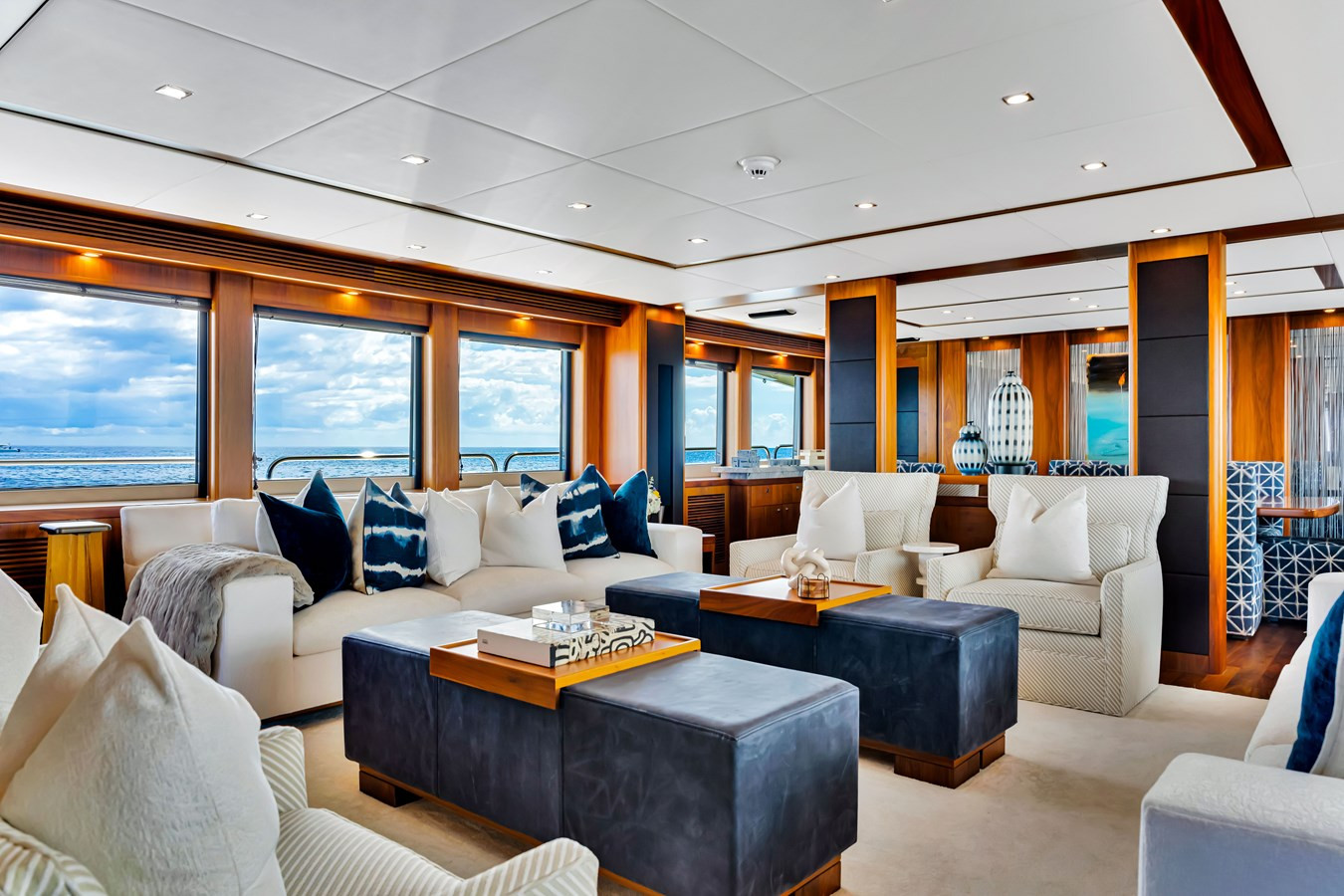 https://arconyachts.ams3.digitaloceanspaces.com/64538/conversions/large_4761944-optimize.jpg