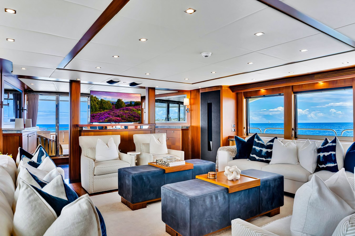 https://arconyachts.ams3.digitaloceanspaces.com/64541/conversions/large_4761945-optimize.jpg