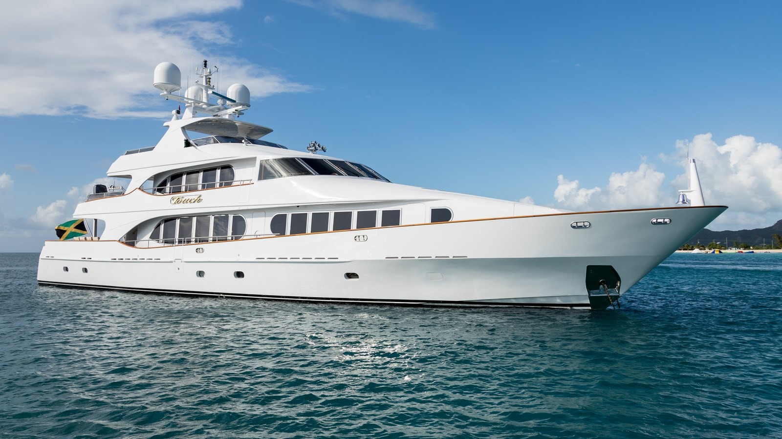 https://arconyachts.ams3.digitaloceanspaces.com/64550/conversions/large_4397221-optimize.jpg