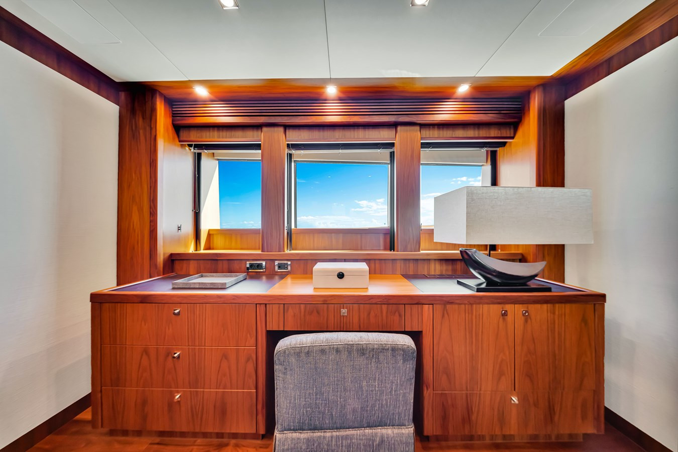 https://arconyachts.ams3.digitaloceanspaces.com/64557/conversions/large_4761960-optimize.jpg