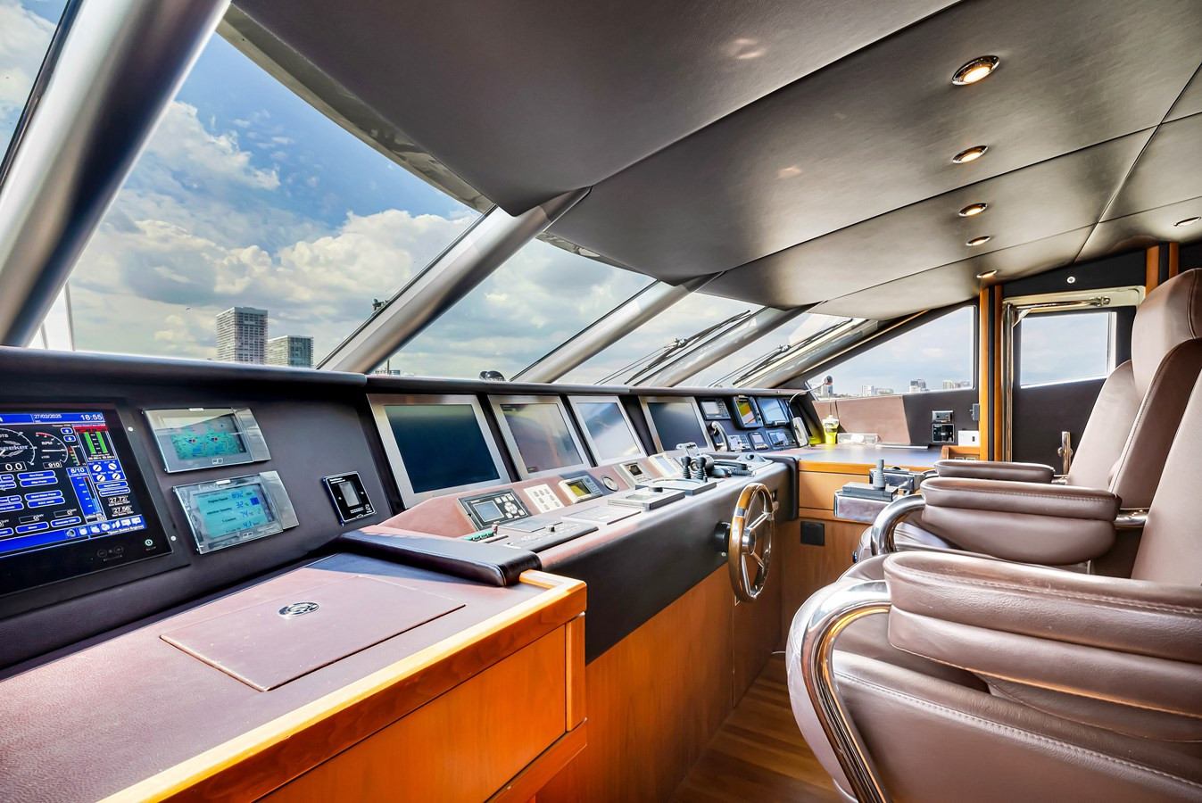 https://arconyachts.ams3.digitaloceanspaces.com/64594/conversions/large_4761982-optimize.jpg