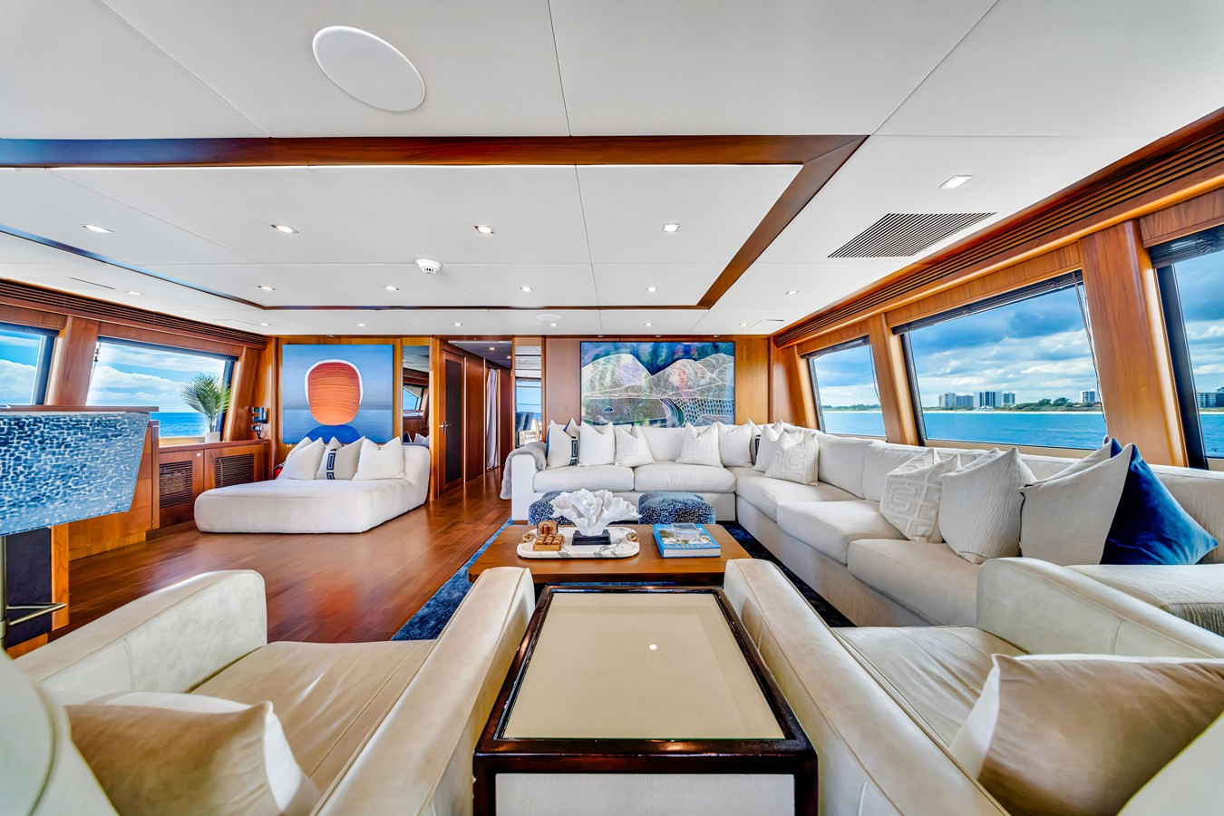https://arconyachts.ams3.digitaloceanspaces.com/64600/conversions/large_4761986-optimize.jpg