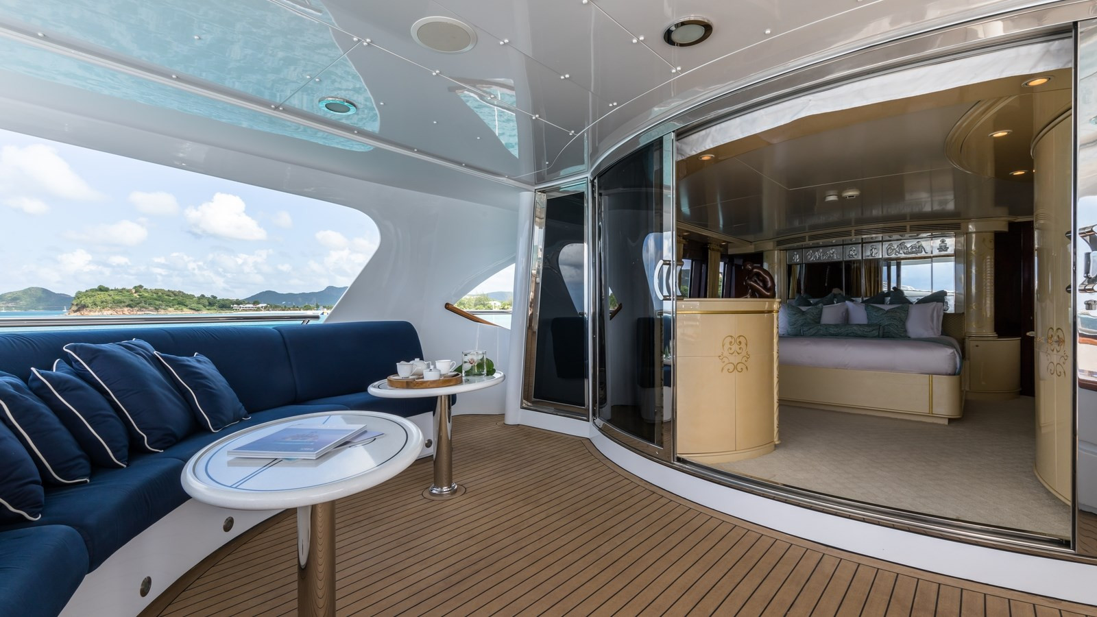 https://arconyachts.ams3.digitaloceanspaces.com/64602/conversions/large_4397239-optimize.jpg