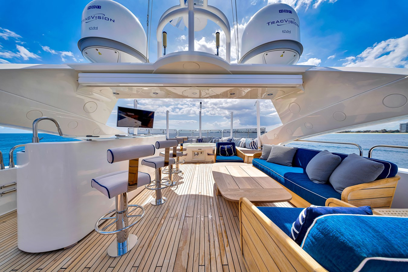 https://arconyachts.ams3.digitaloceanspaces.com/64618/conversions/large_4762000-optimize.jpg