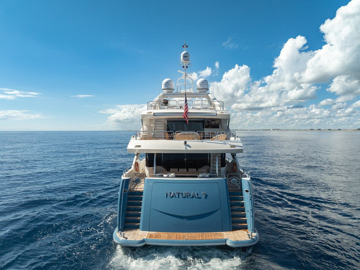 https://arconyachts.ams3.digitaloceanspaces.com/64642/conversions/large_4762017-optimize.jpg