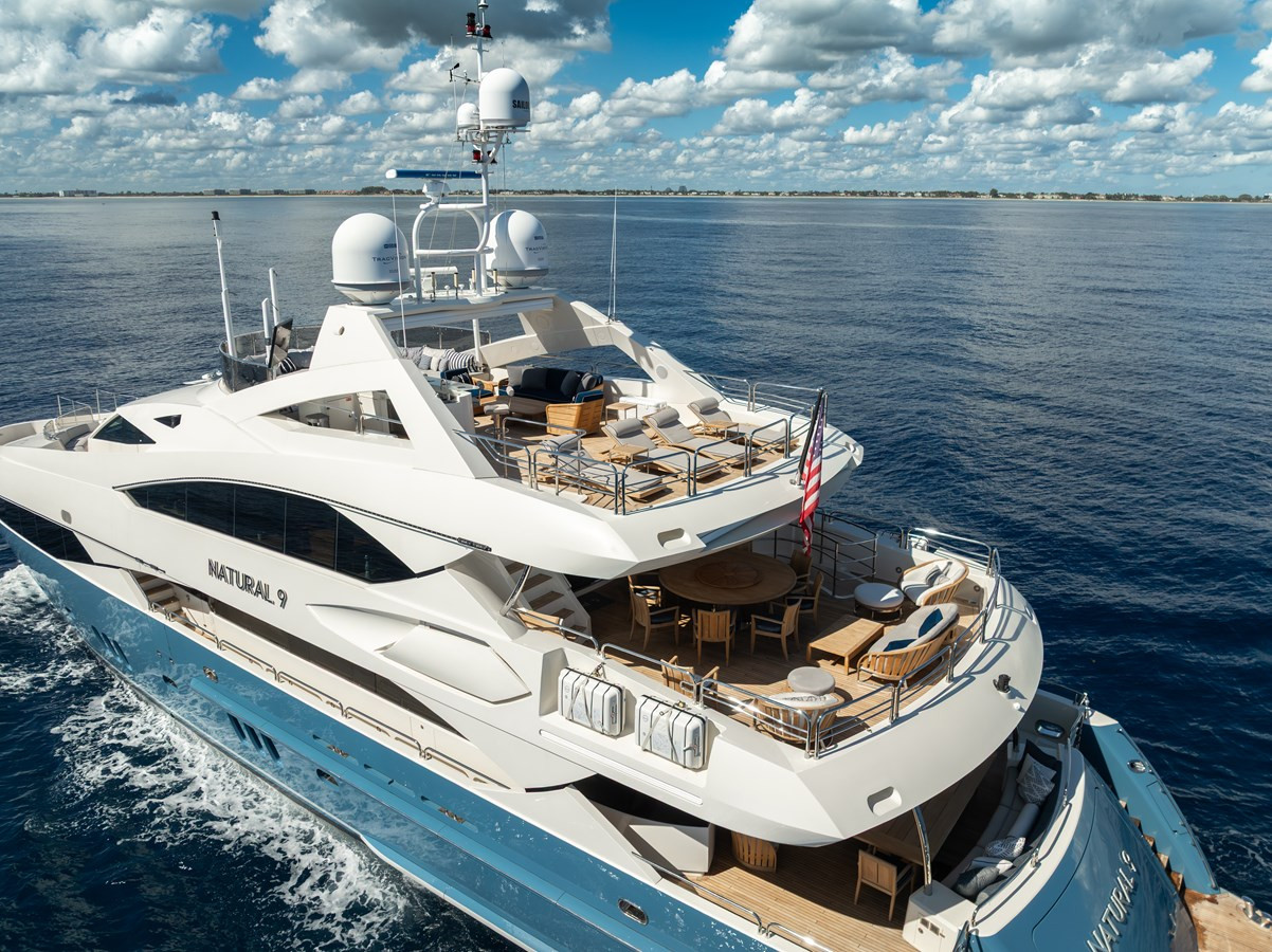 https://arconyachts.ams3.digitaloceanspaces.com/64644/conversions/large_4762018-optimize.jpg