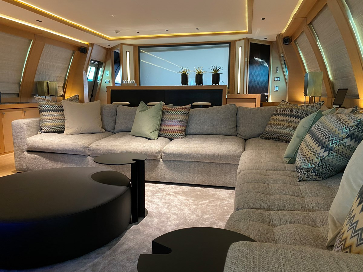 https://arconyachts.ams3.digitaloceanspaces.com/64648/conversions/large_4166792-optimize.jpg
