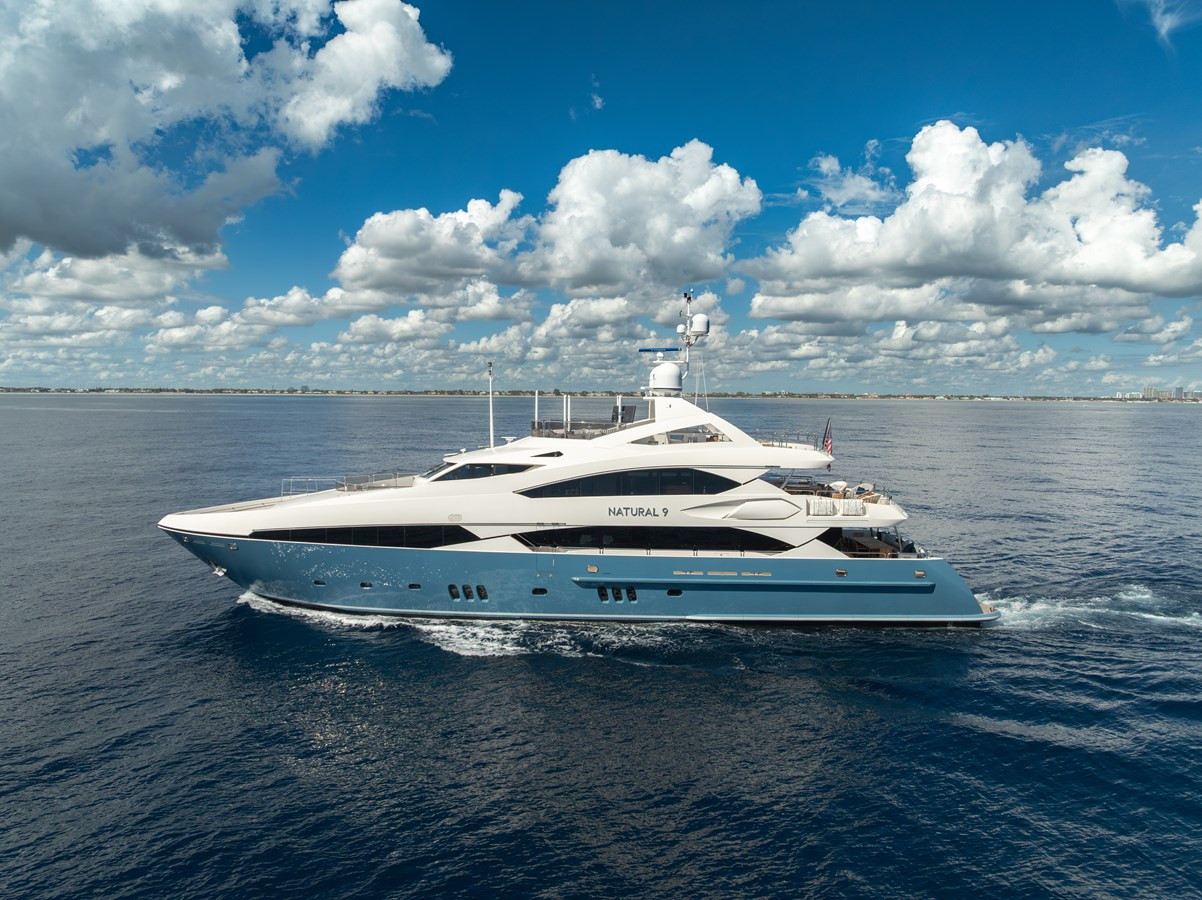 https://arconyachts.ams3.digitaloceanspaces.com/64649/conversions/large_4762020-optimize.jpg