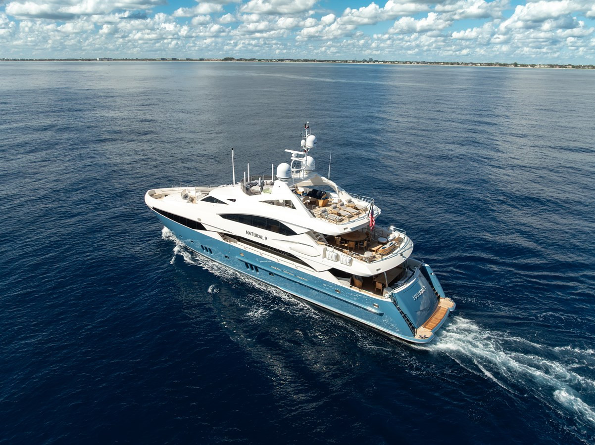 https://arconyachts.ams3.digitaloceanspaces.com/64652/conversions/large_4762021-optimize.jpg