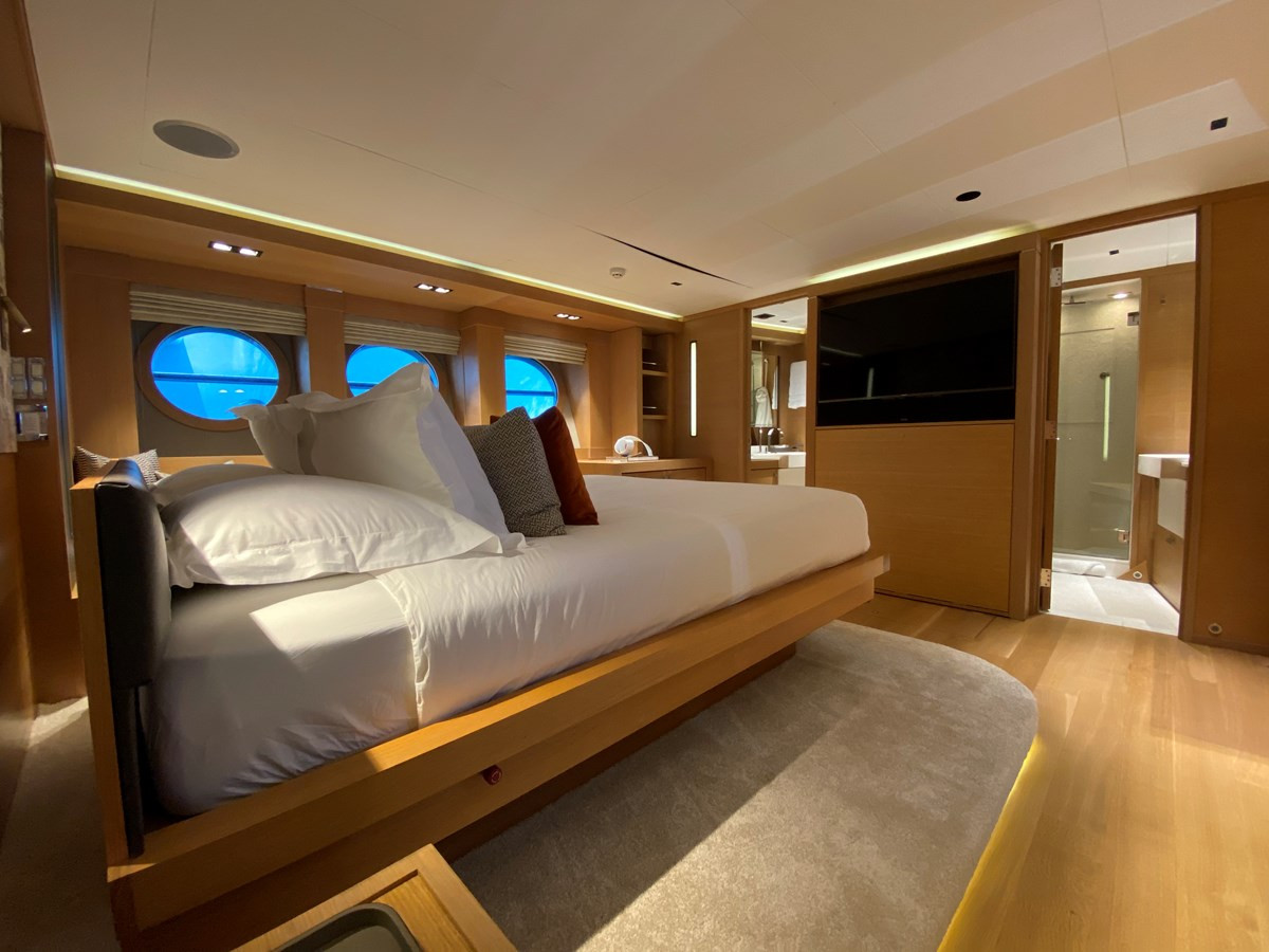 https://arconyachts.ams3.digitaloceanspaces.com/64657/conversions/large_4166797-optimize.jpg