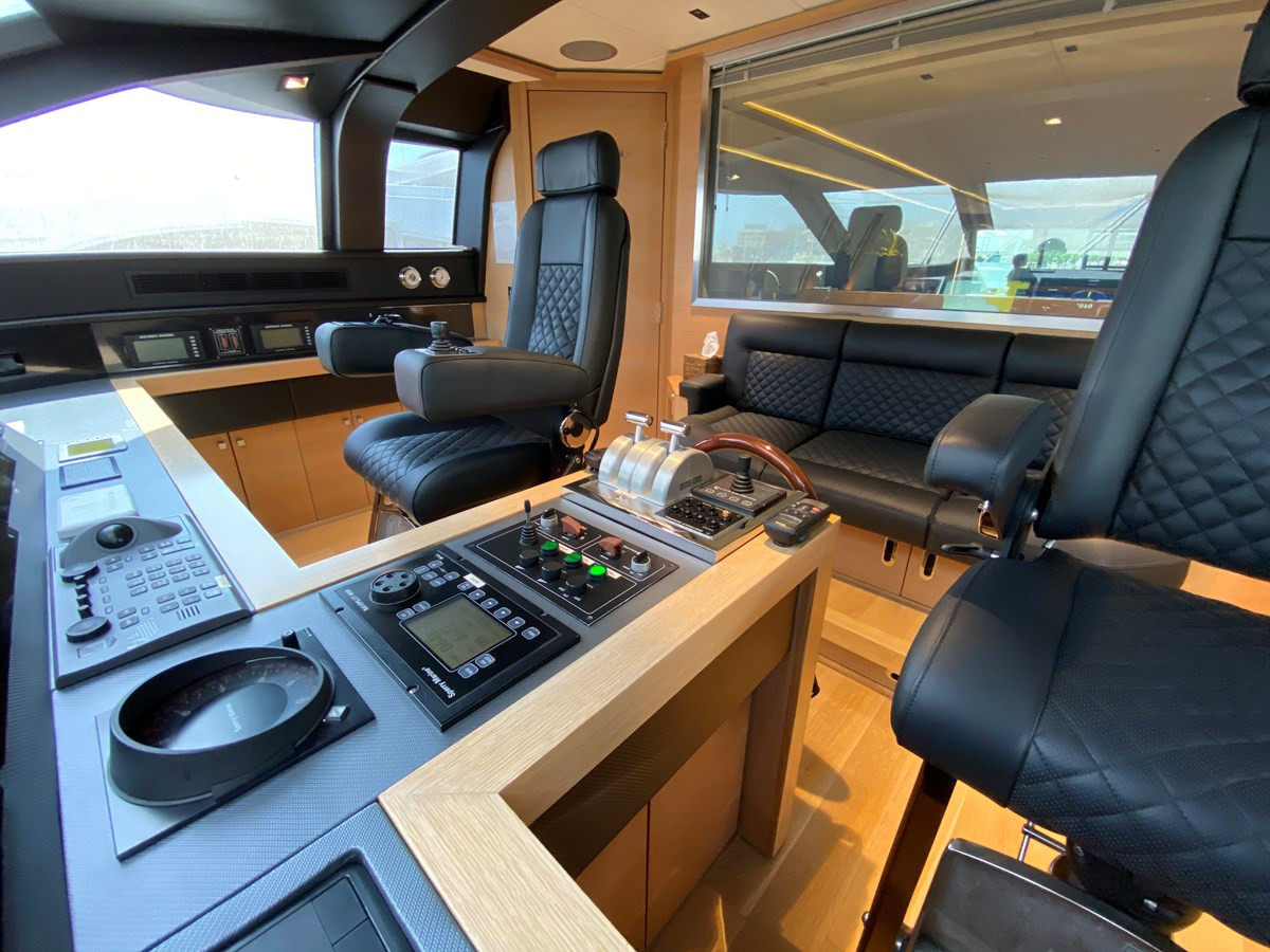 https://arconyachts.ams3.digitaloceanspaces.com/64670/conversions/large_4166802-optimize.jpg