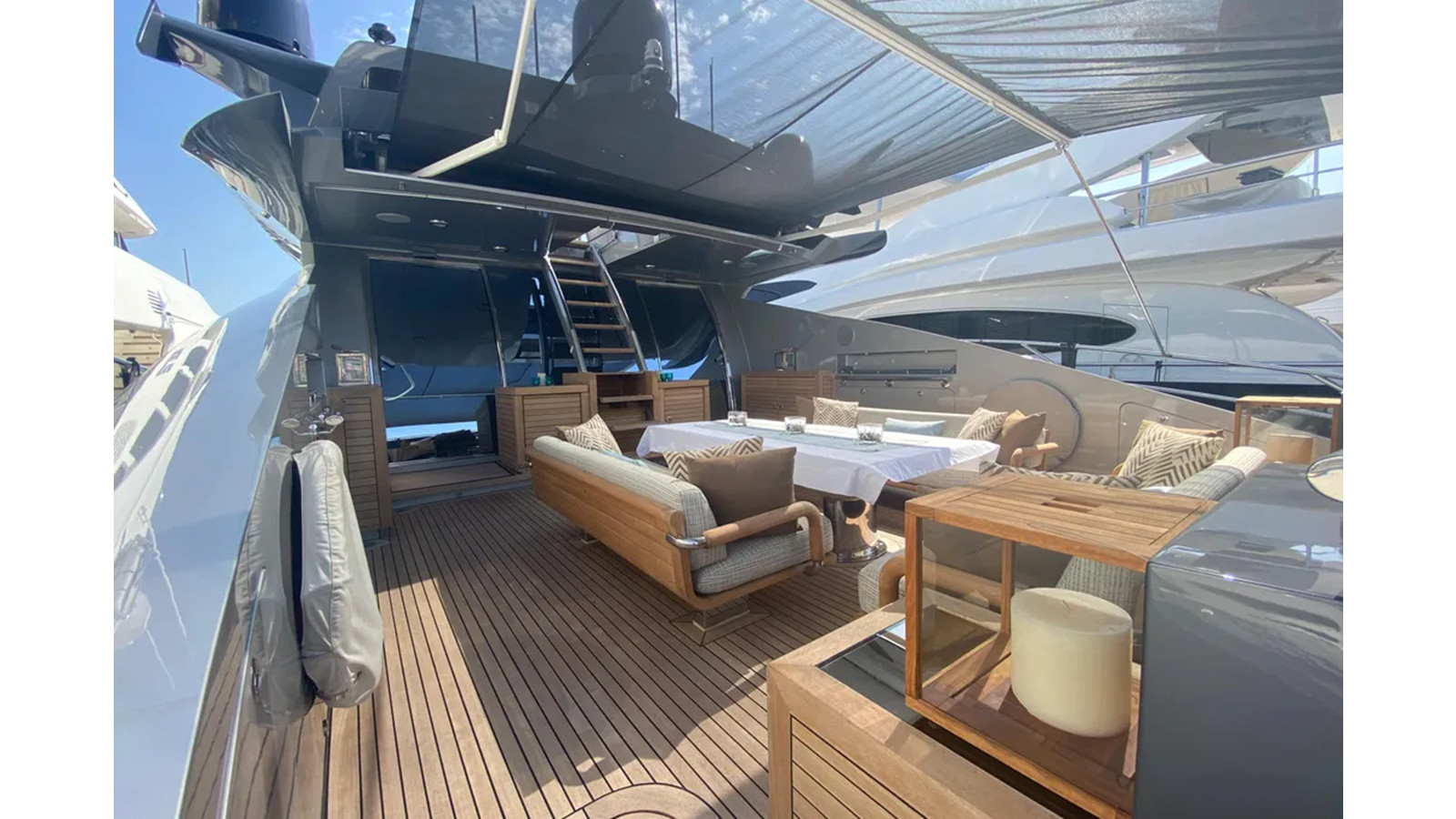 https://arconyachts.ams3.digitaloceanspaces.com/64681/conversions/large_4532722-optimize.jpg