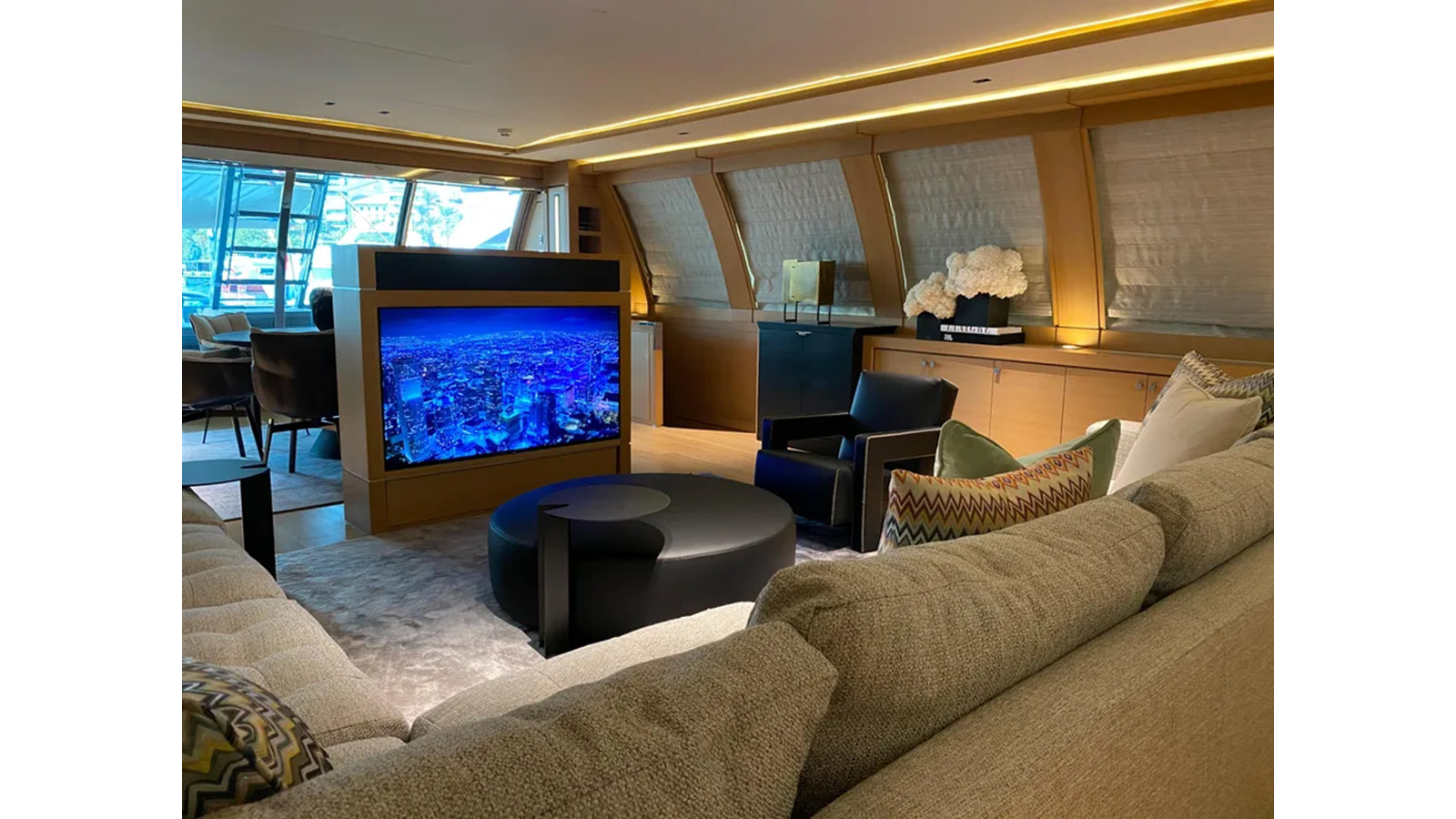 https://arconyachts.ams3.digitaloceanspaces.com/64690/conversions/large_4532725-optimize.jpg