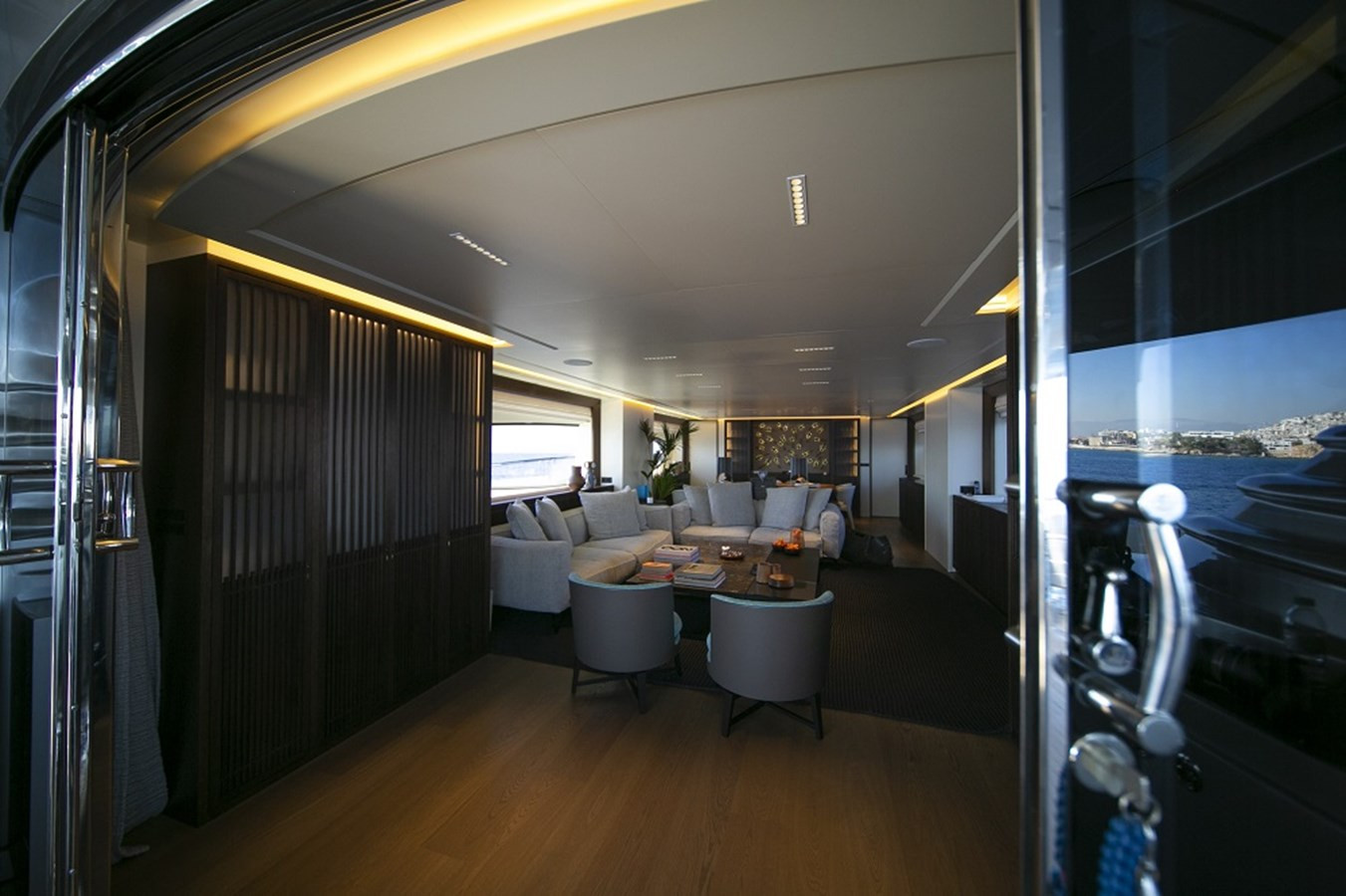 https://arconyachts.ams3.digitaloceanspaces.com/64695/conversions/large_4556999-optimize.jpg