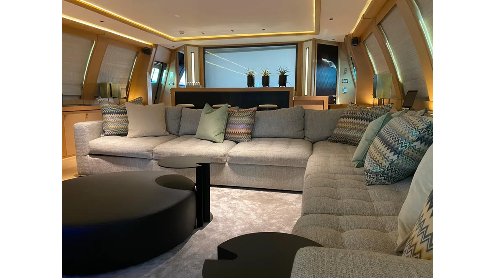 https://arconyachts.ams3.digitaloceanspaces.com/64696/conversions/large_4532727-optimize.jpg