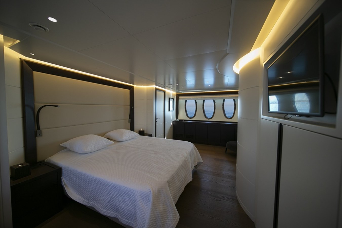 https://arconyachts.ams3.digitaloceanspaces.com/64718/conversions/large_4557009-optimize.jpg