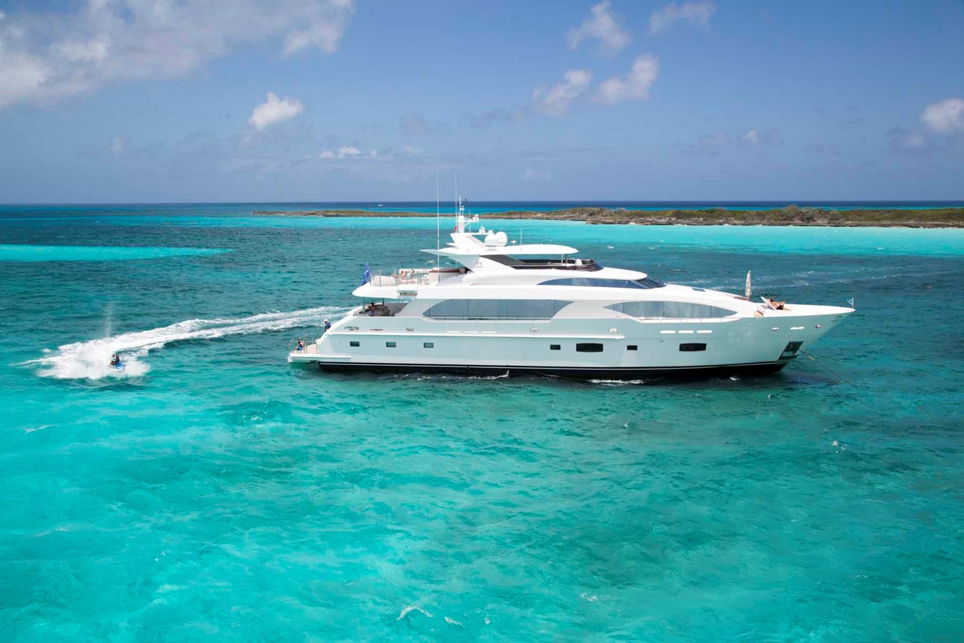 https://arconyachts.ams3.digitaloceanspaces.com/64825/conversions/large_3849359-optimize.jpg