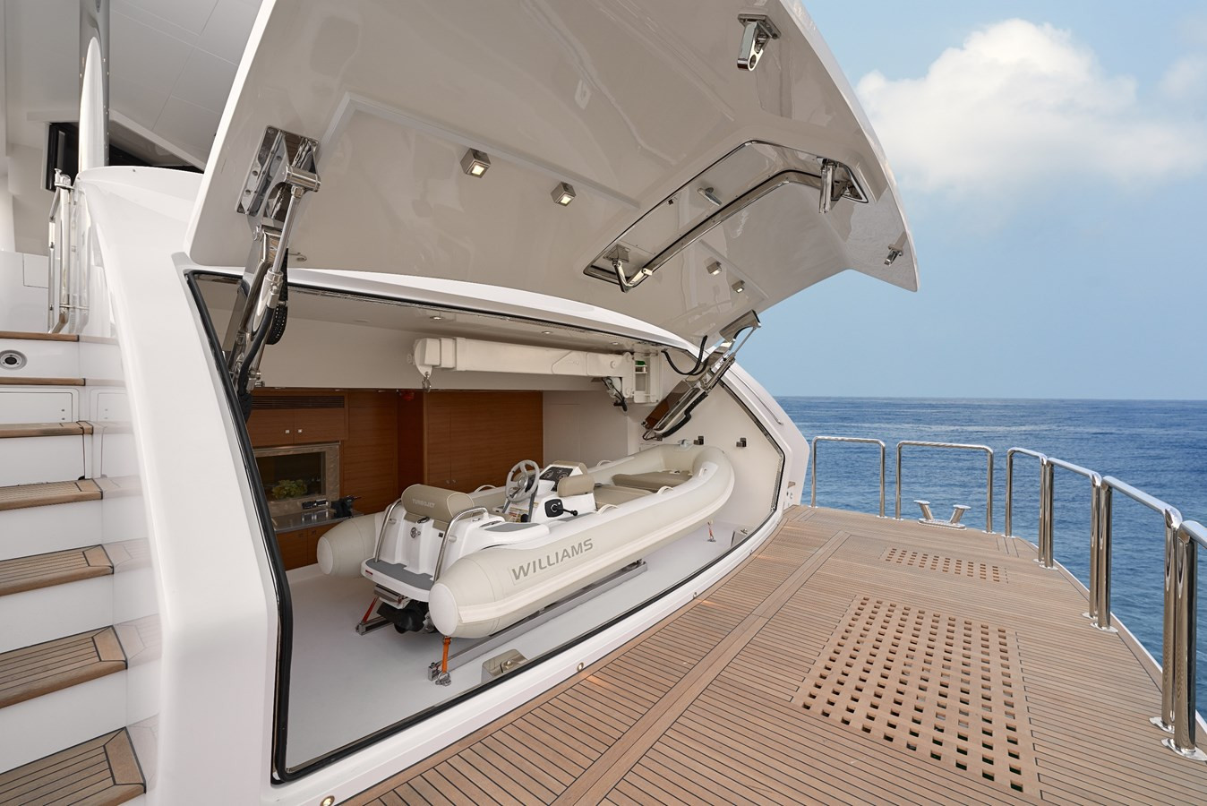 https://arconyachts.ams3.digitaloceanspaces.com/64837/conversions/large_3865915-optimize.jpg