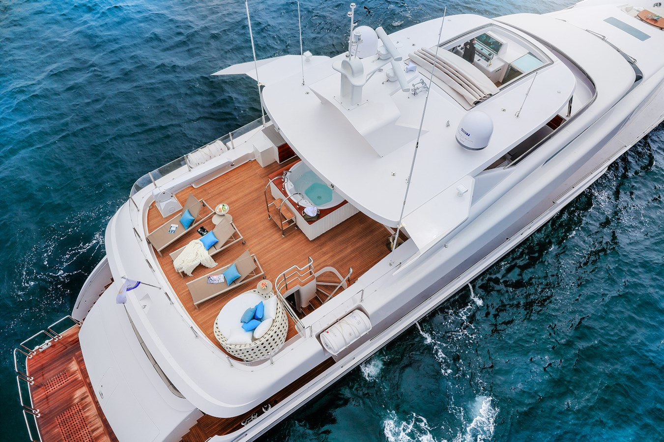https://arconyachts.ams3.digitaloceanspaces.com/64847/conversions/large_3865919-optimize.jpg