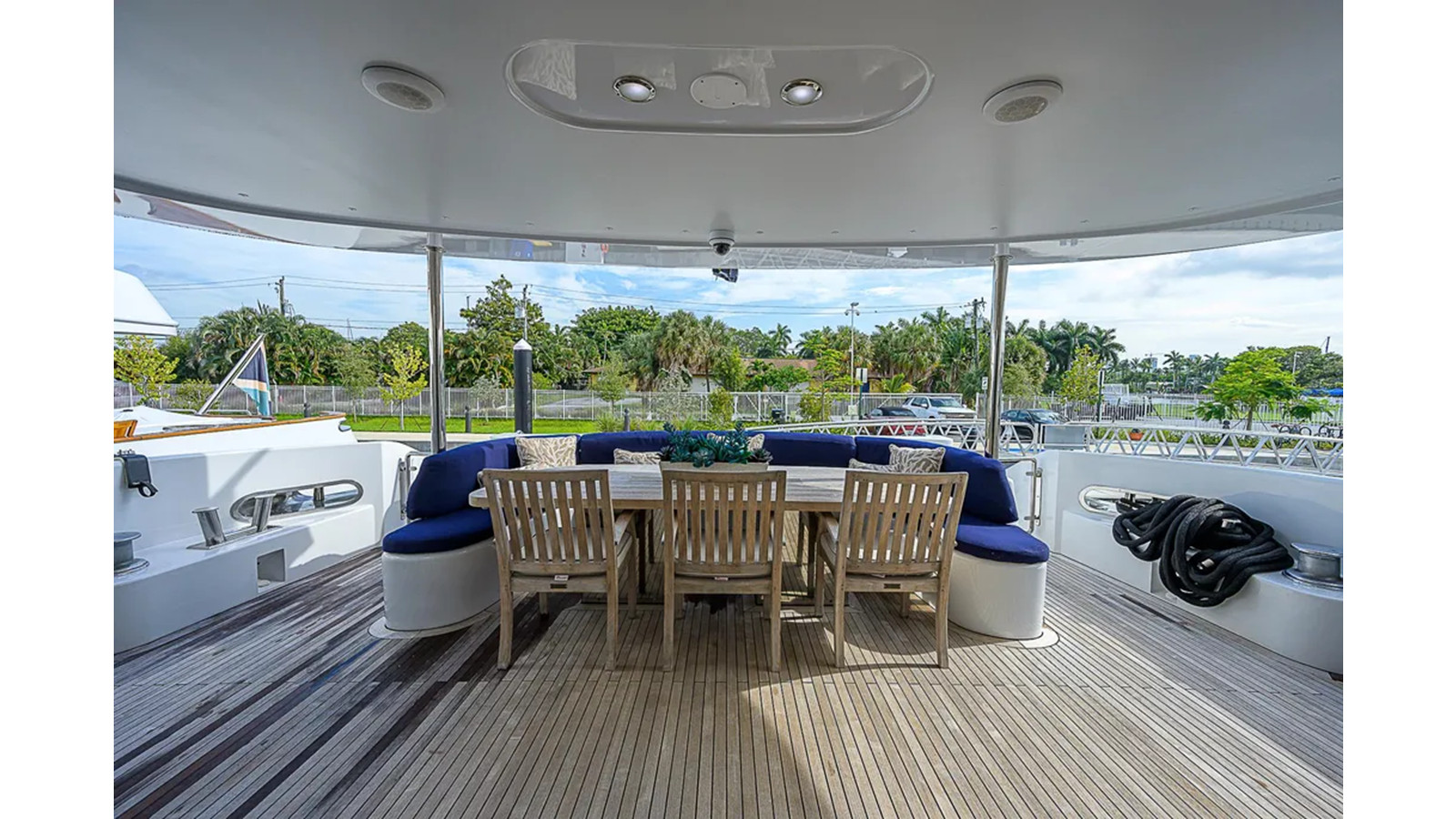 https://arconyachts.ams3.digitaloceanspaces.com/64904/conversions/large_4383864-optimize.jpg